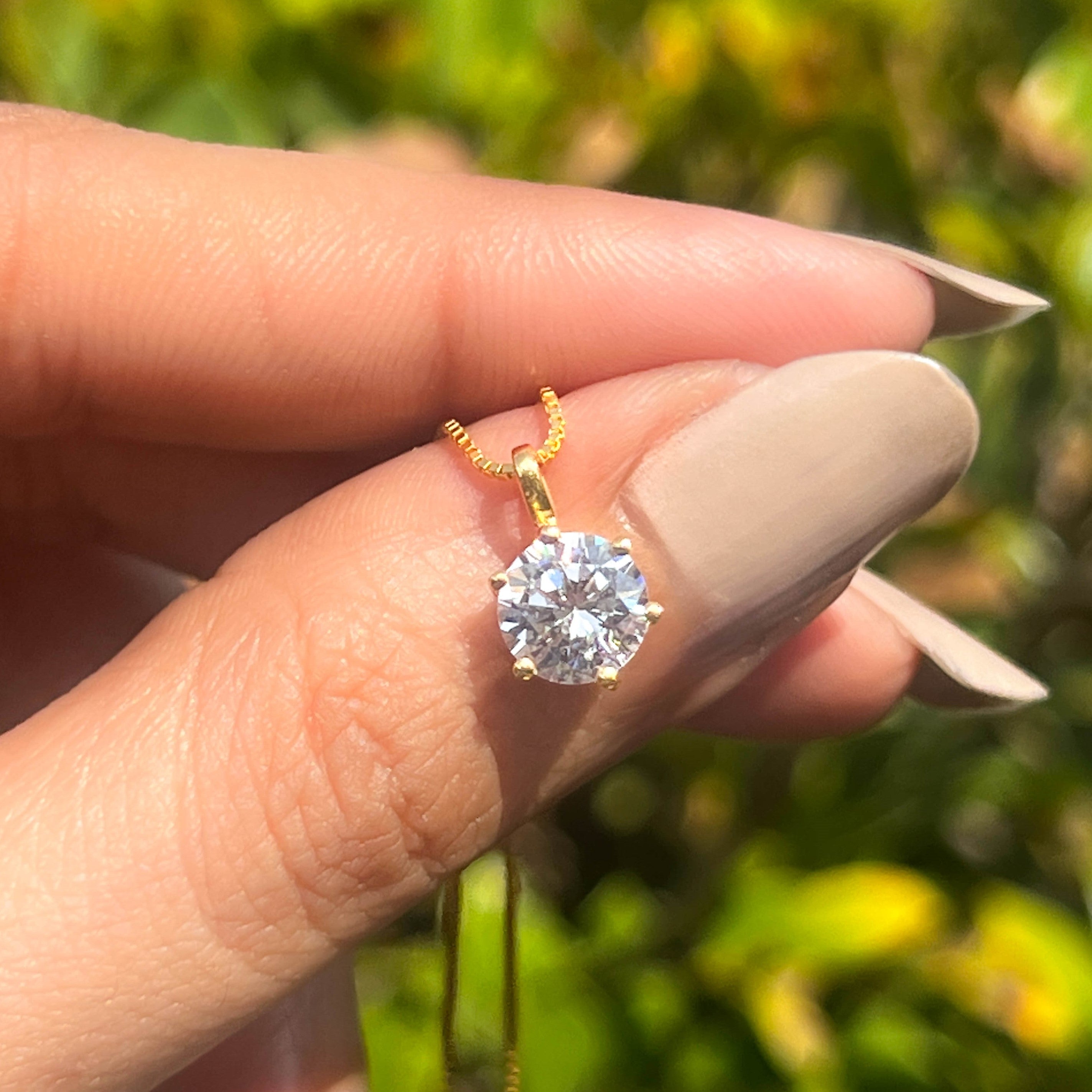 18k Classic Solitaire Pendant