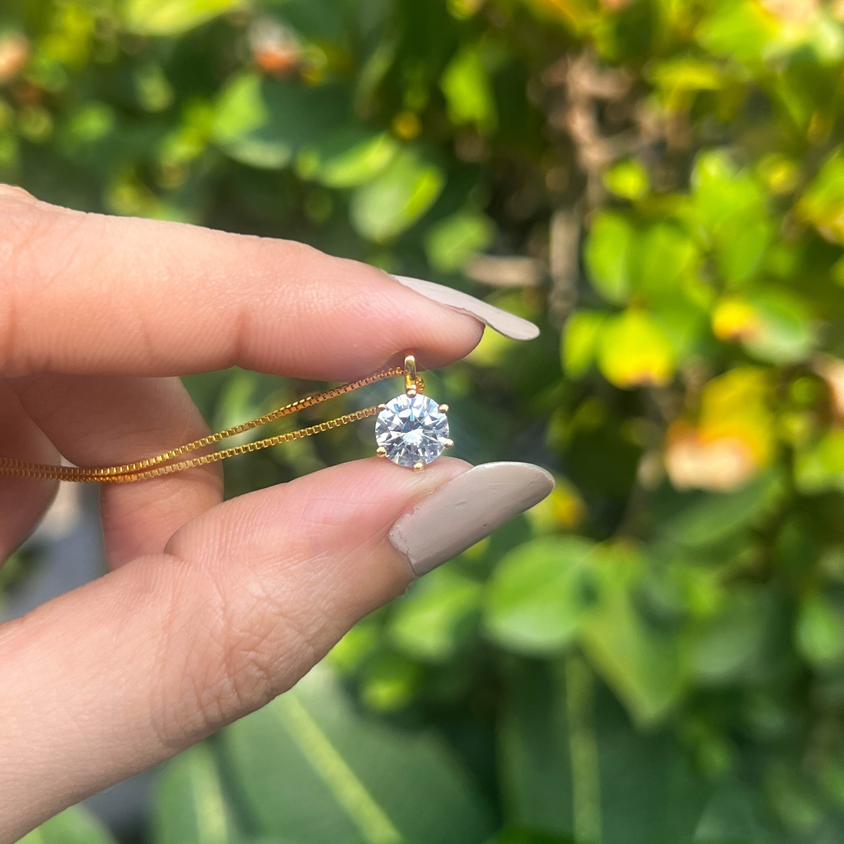 18k Classic Solitaire Pendant