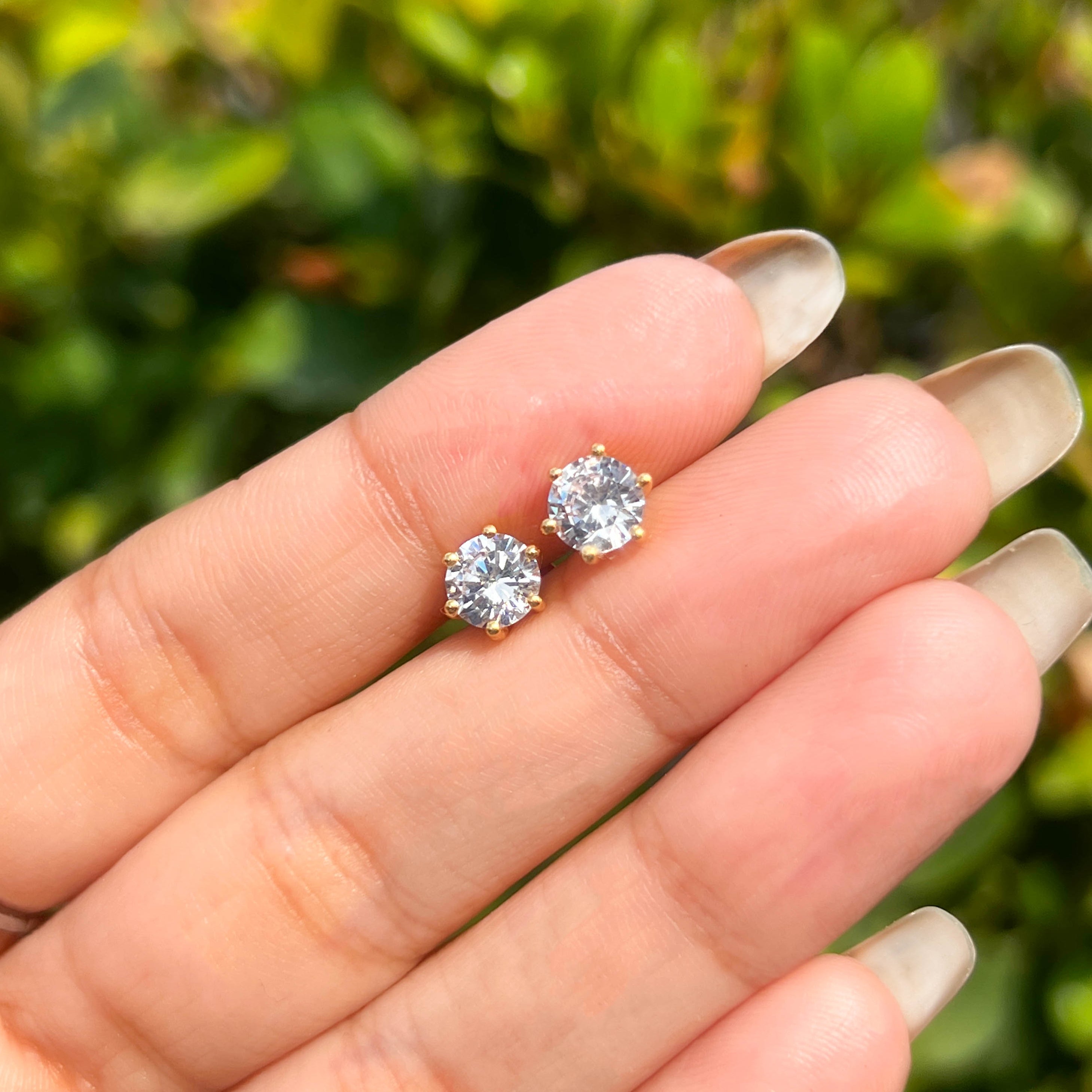 18k Classic Solitaire Pendant Set