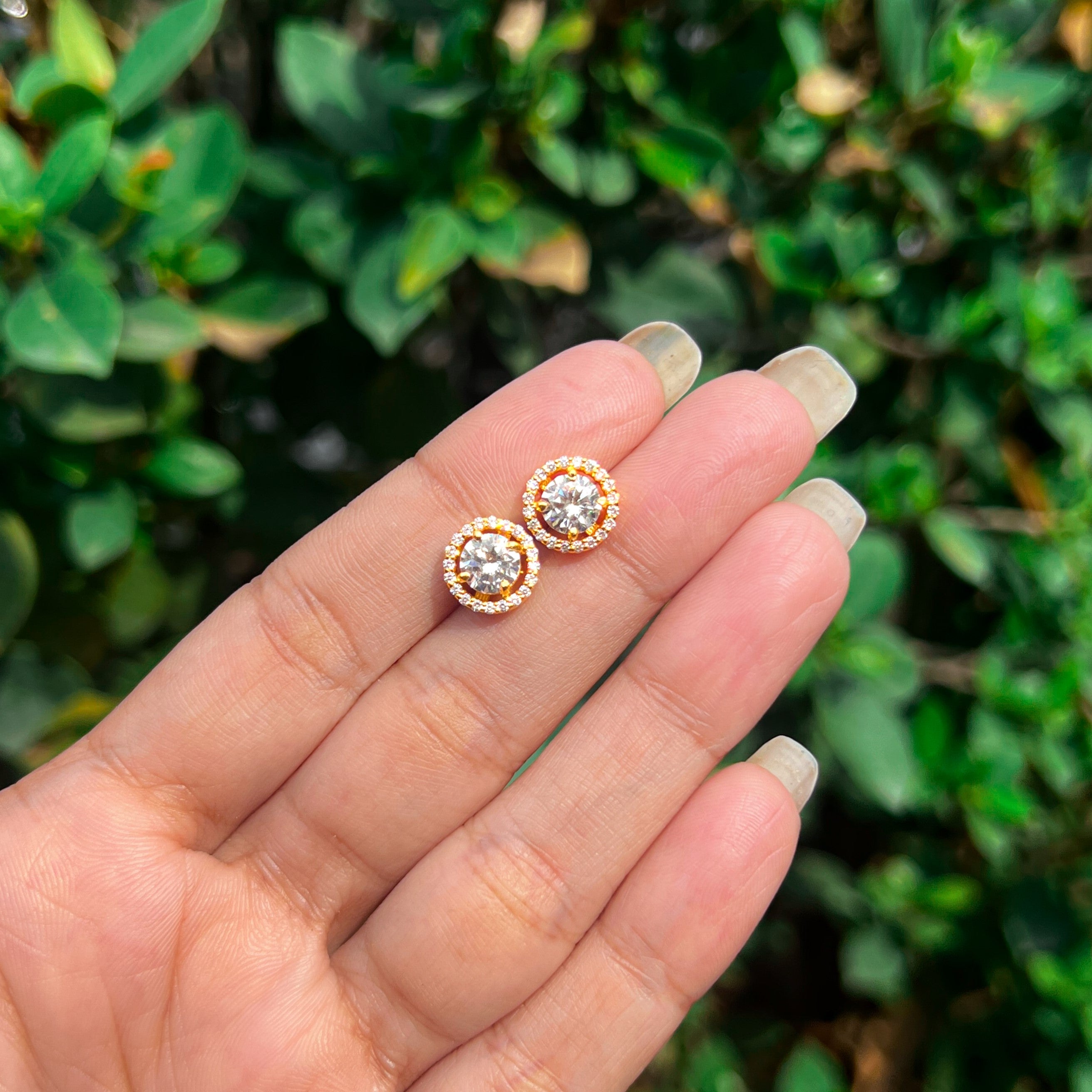 18k Classic Halo Studs