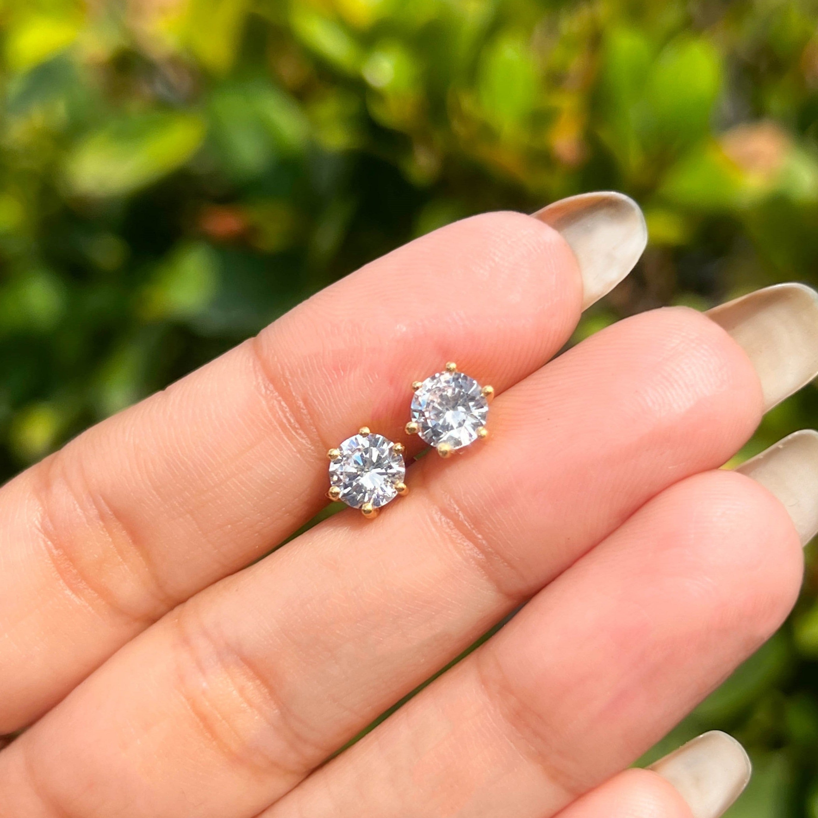 18k Classic Solitaire Earrings