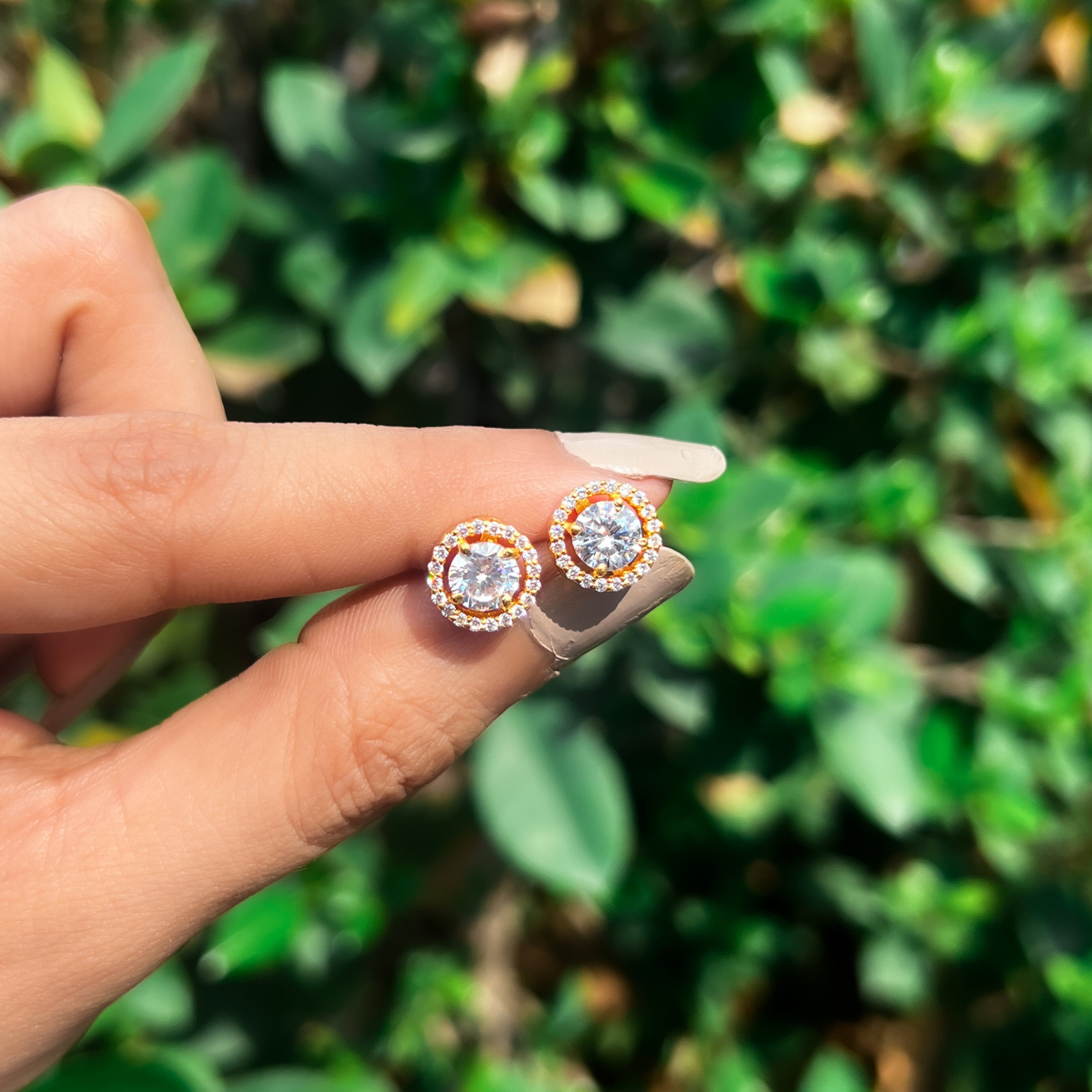 18k Classic Halo Studs