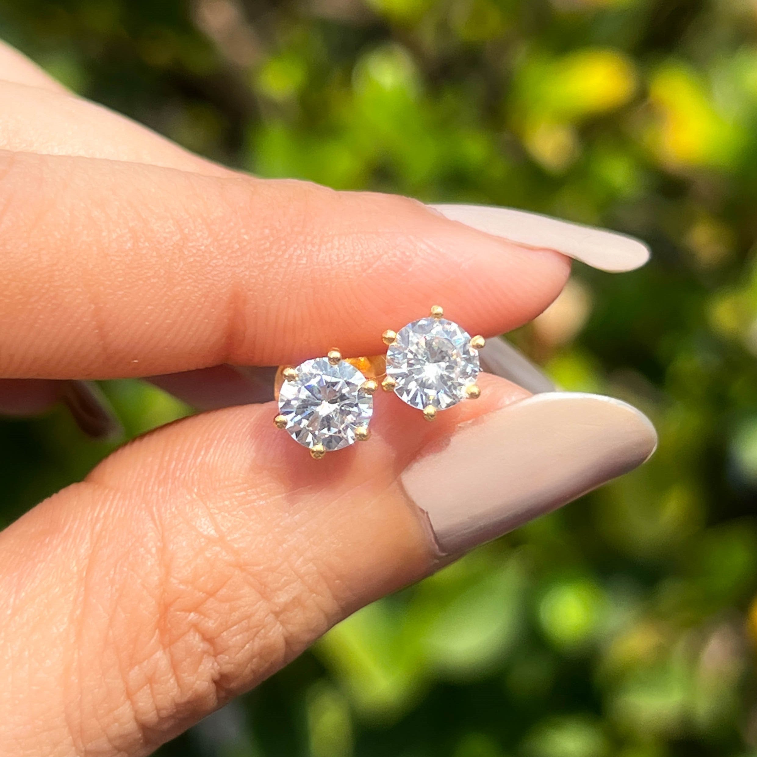 18k Classic Solitaire Earrings