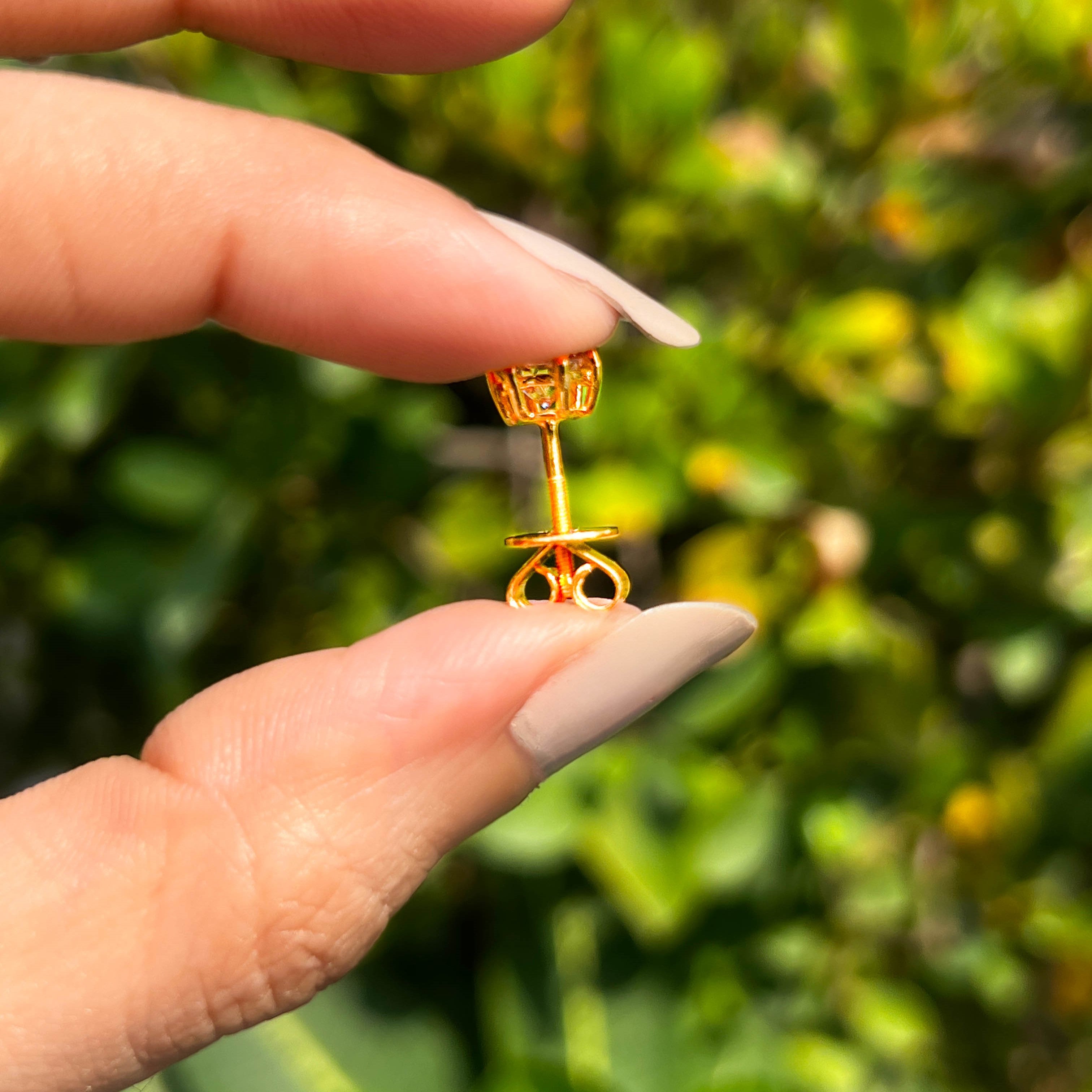 18k Classic Solitaire Earrings