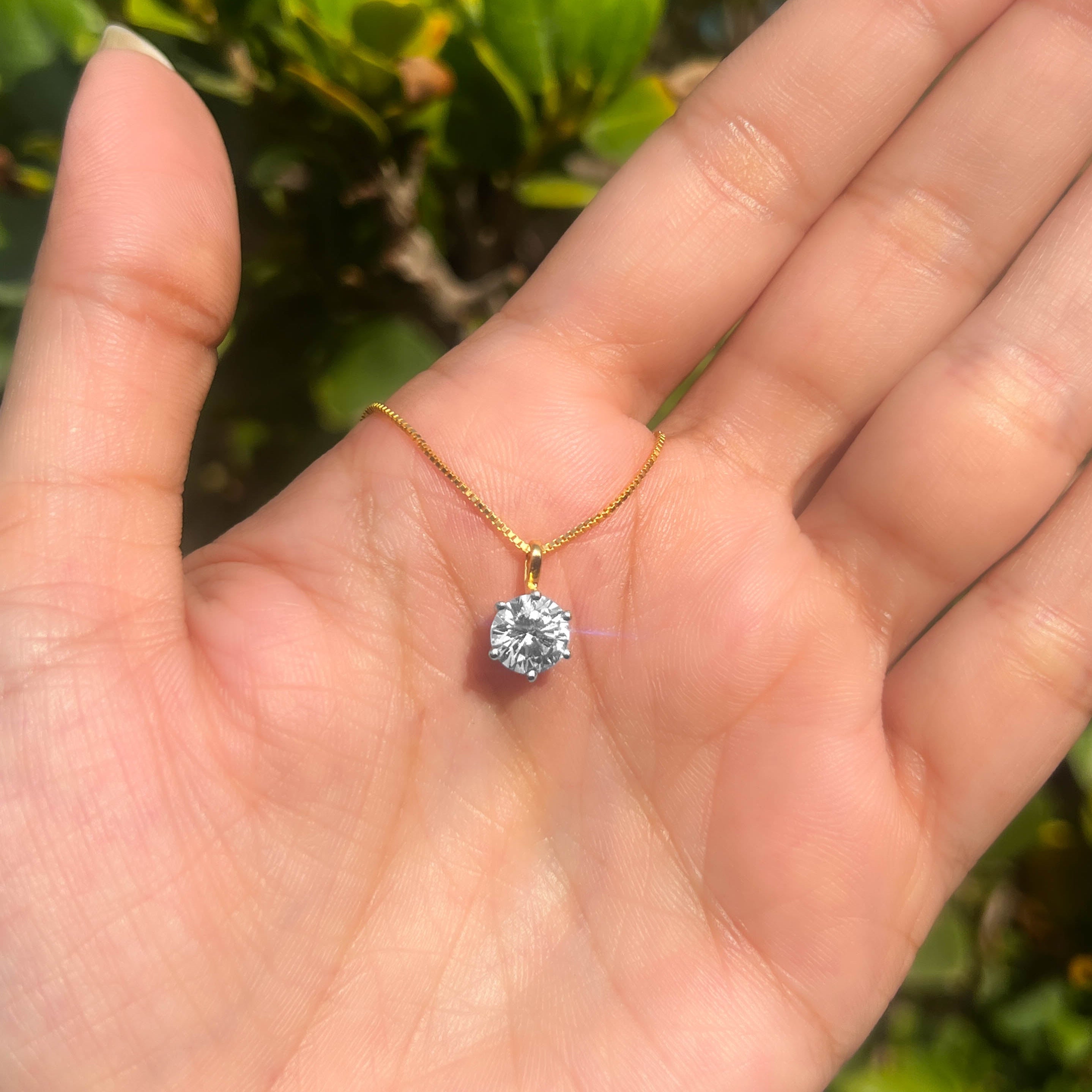 18k Classic Solitaire Pendant Set