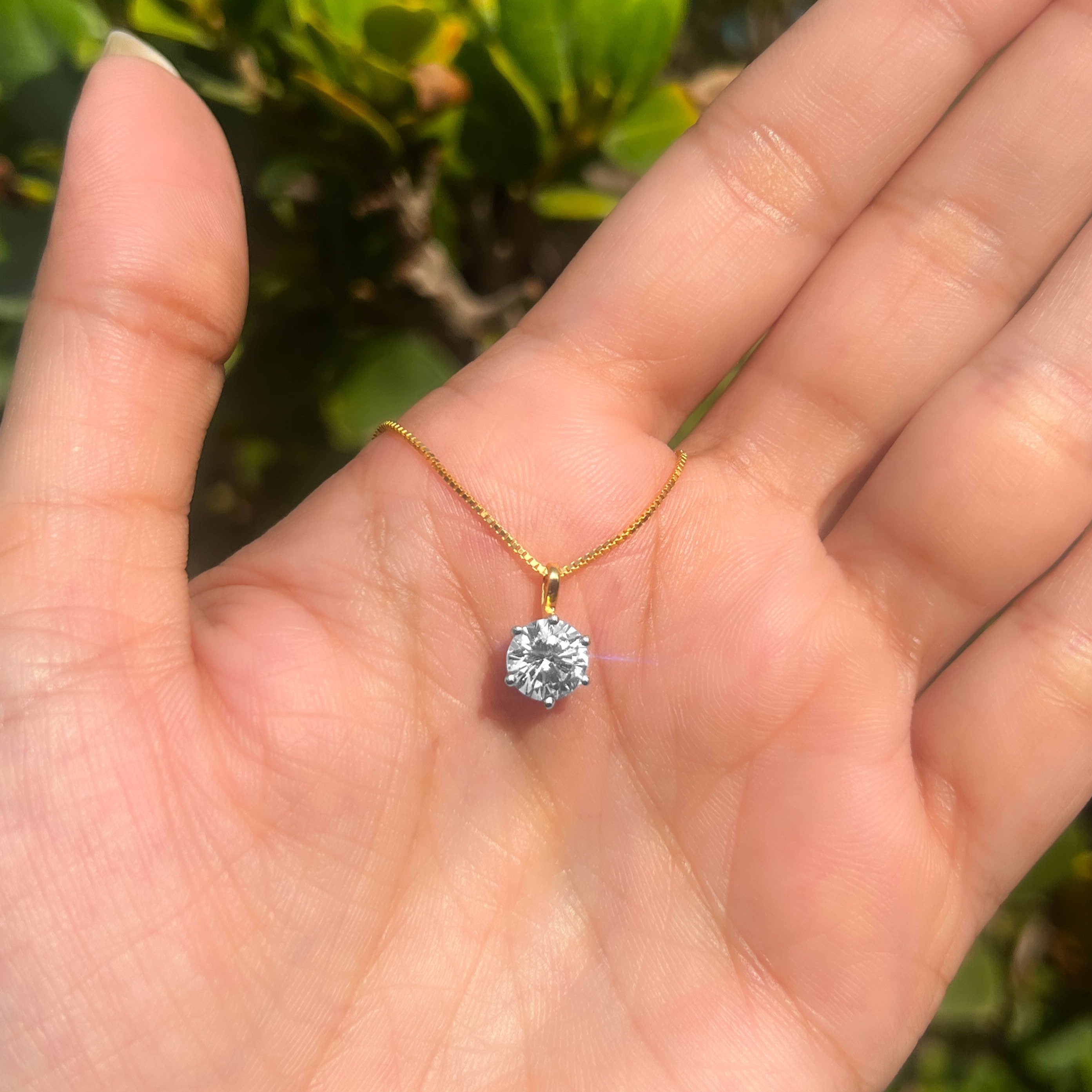 18k Classic Solitaire Pendant