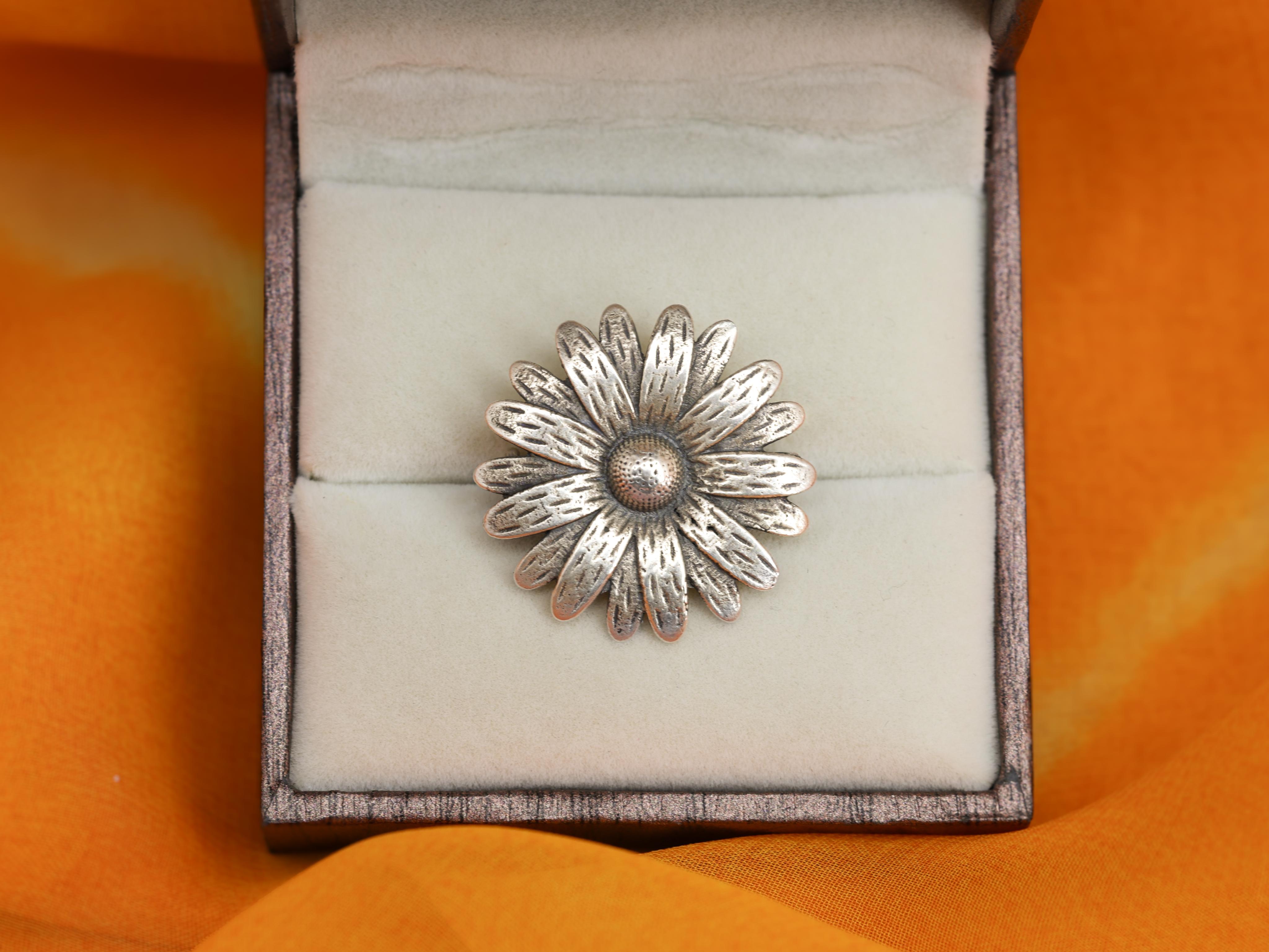 Flower Brooch Rakhi