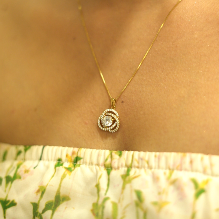 18k Fauzia Solitaire Pendant