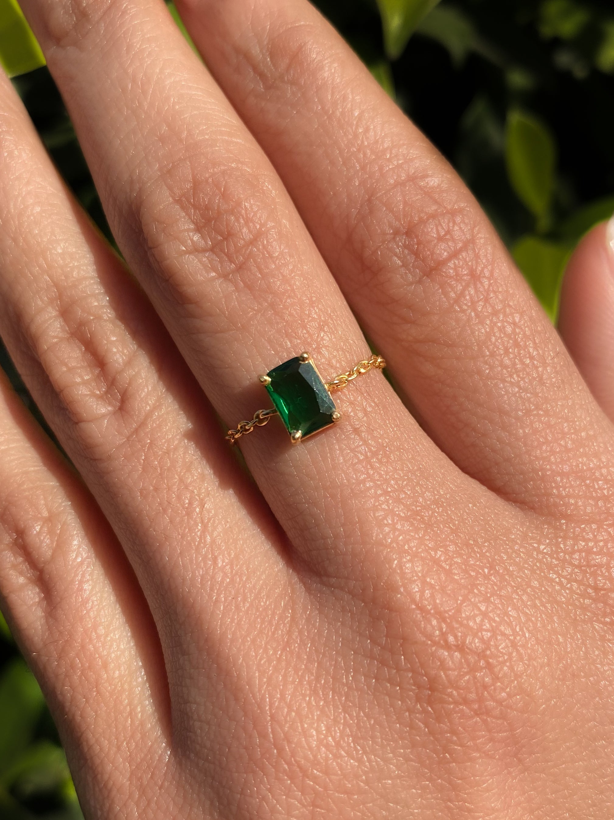 Noor Emerald Cut Chain Ring
